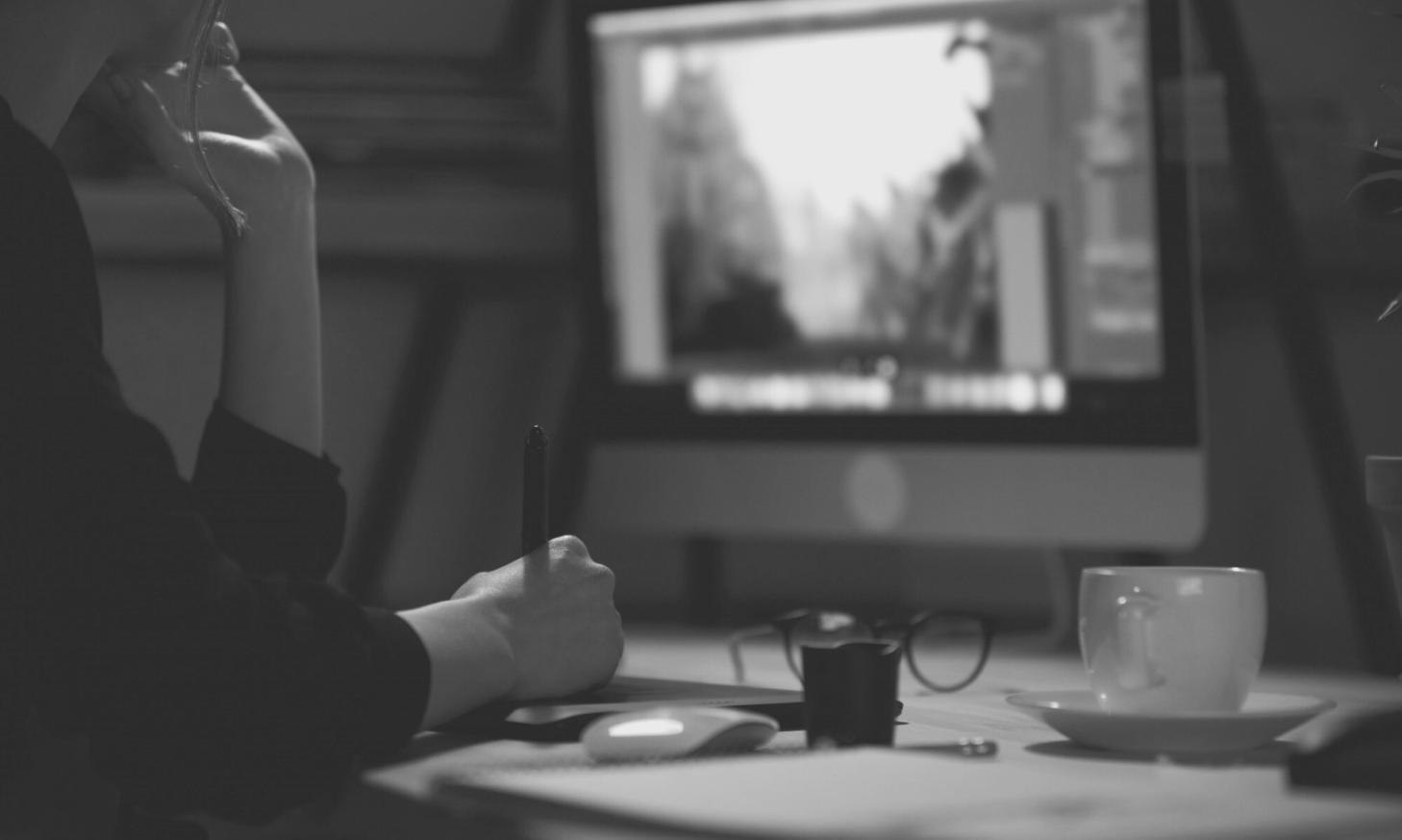 Teilnehmer beim Lernen von lokalen SEO-Strategien